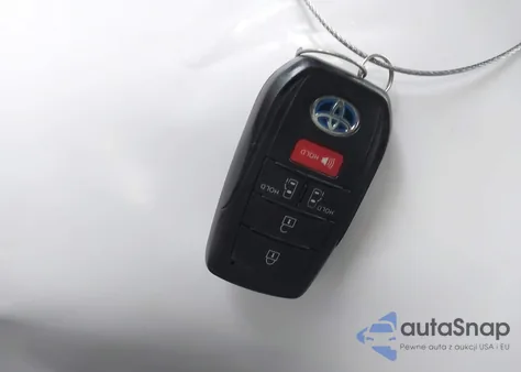 2021 Toyota Sienna Le z USA, uszkodzony, nr VIN 5TDKRKEC5MS014993